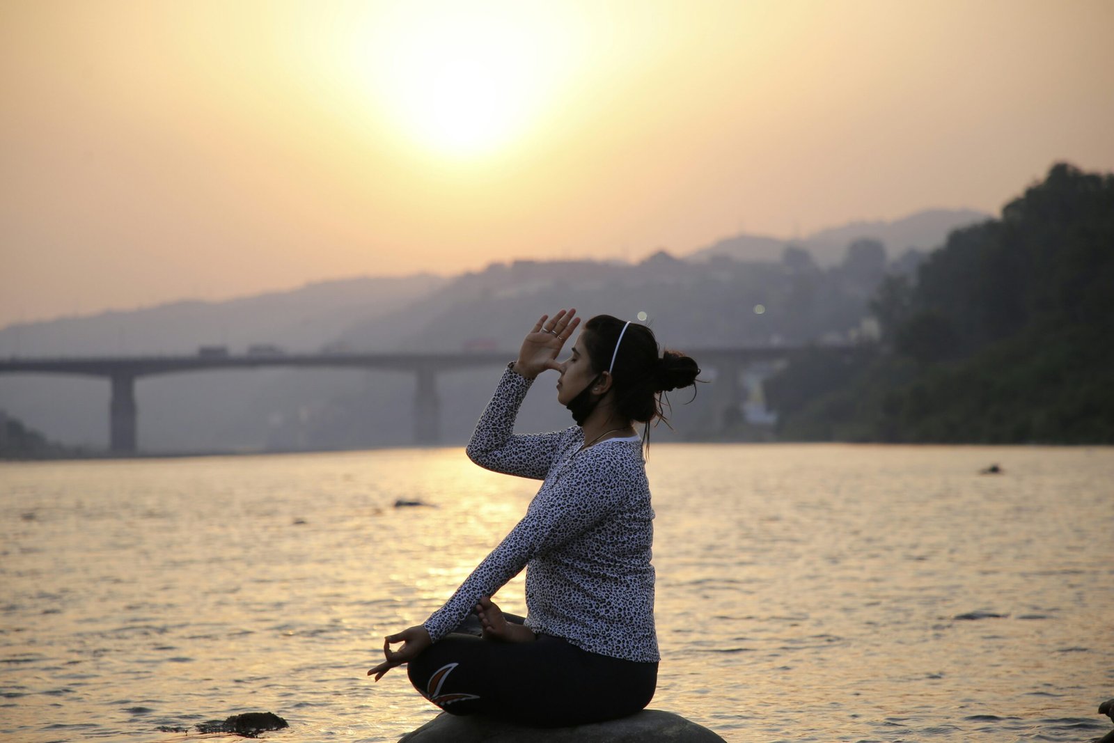 Illustration of a busy mind full of thoughts represented as colorful speech bubbles