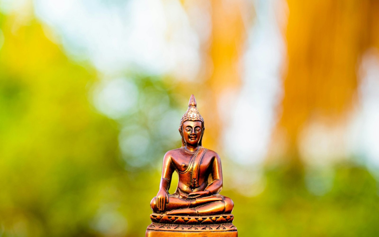 The Ultimate Zen Living Guide: Mastering Inner Peace Amid the Chaos