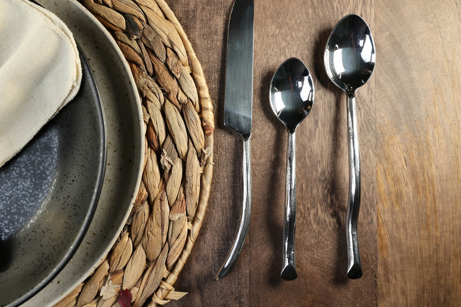 Comparison table showing effective vs ineffective stress techniques