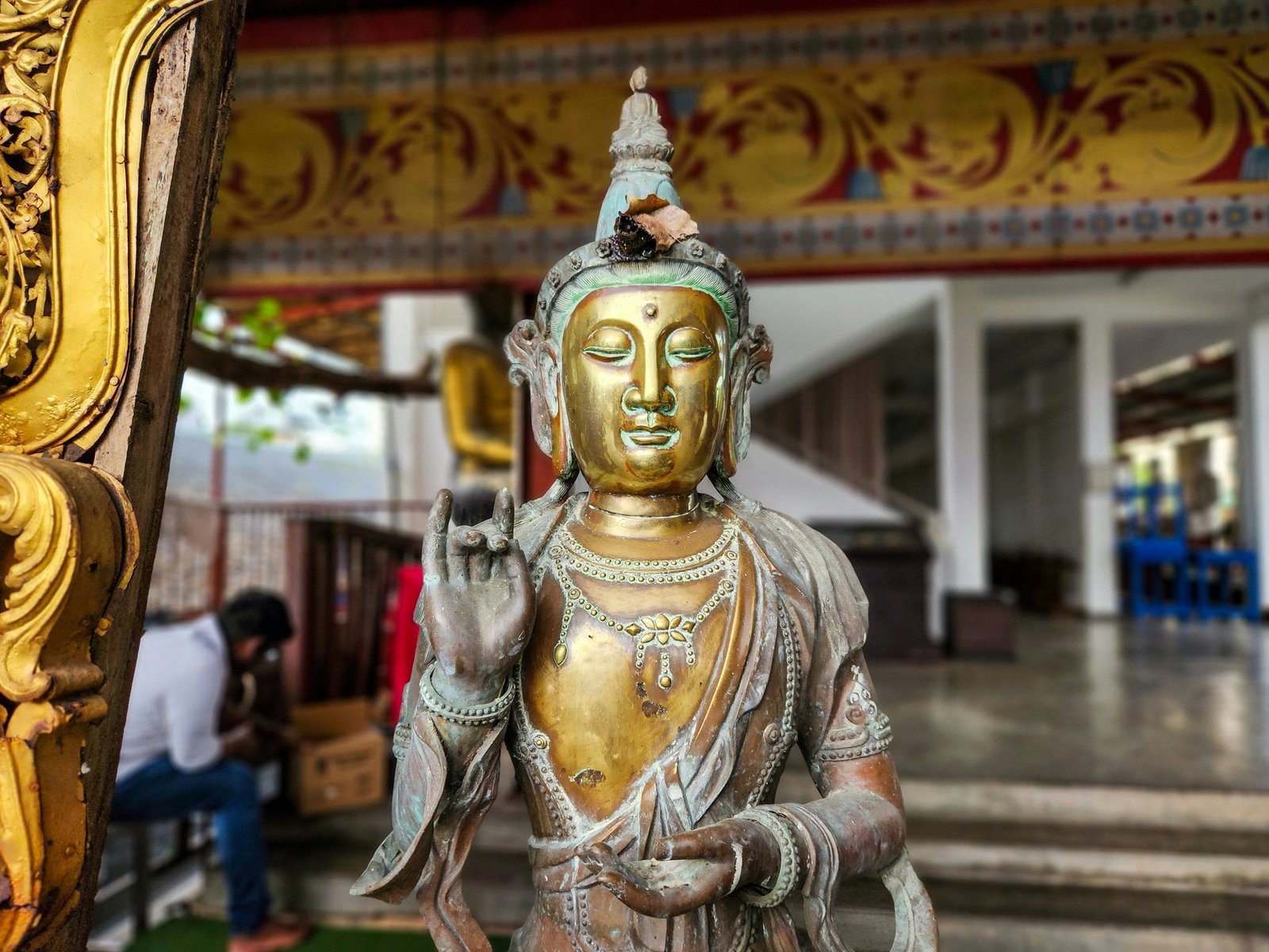 Illustration showing a calm brain versus an overactive one