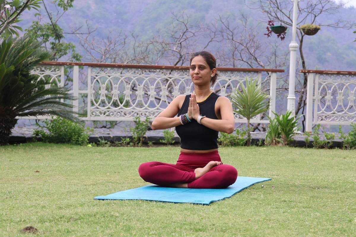 Infographic showing the impact of mental noise on brain health, with stats about stress levels.