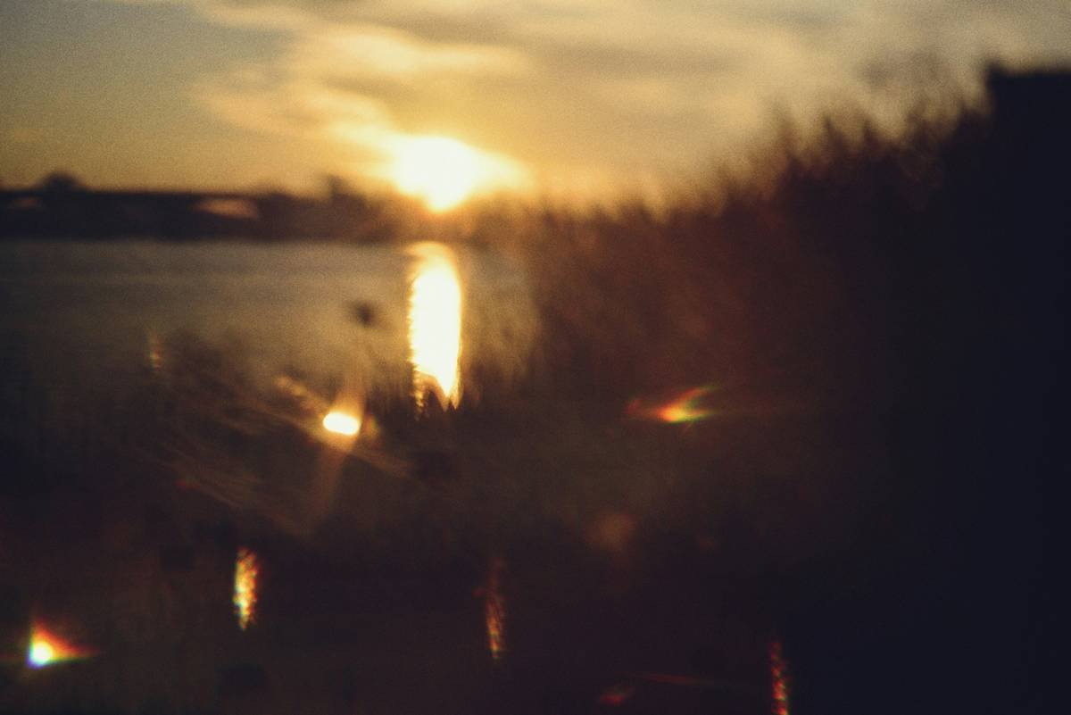 Illustration of cluttered mind showing tangled lines representing overwhelming thoughts